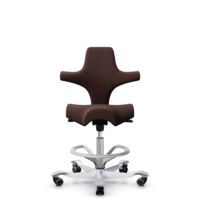 HÅG Capisco 8106 - Sirdal (GU) - Laine - SRD480 - Chestnut - Argent - 265 mm (hauteur d’assise 53–79 cm) - Roues dures pour sols souples