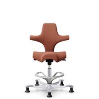 HÅG Capisco 8106 - Sirdal (GU) - Wool - SRD630 - Brick red - Silver - 200 mm (seat height 46-64cm) - Glides