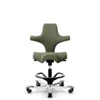HÅG Capisco 8106 - Sirdal (GU) - Wol - SRD960 - Green - Framekleur - Zwart - Gasveer - 200 mm (Zithoogte 46-64cm) - Vloercontact - Zachte wielen t.b.v. harde vloeren - Voetenring - Ja, in framekleur - Voetster - Ja, voetster in gepolijst aluminium