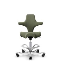 HÅG Capisco 8106 - Sirdal (GU) - Wol - SRD960 - Green - Framekleur - Zilver - Gasveer - 200 mm (Zithoogte 46-64cm) - Vloercontact - Zachte wielen t.b.v. harde vloeren - Voetenring - Ja, in framekleur - Voetster - Ja, voetster in gepolijst aluminium