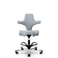 HÅG Capisco 8106 - Sirdal (GU) - Wolle - SRD120 Light grey - Schwarz - 200 mm (Sitzhöhe 46-64cm) - Harte Rollen für weiche Böden