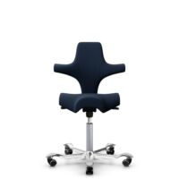 HÅG Capisco 8106 - Sirdal (GU) - Wol - SRD780 Dark blue - Framekleur - Zilver - Gasveer - 200 mm (Zithoogte 46-64cm) - Vloercontact - Harde wielen t.b.v. zachte vloeren - Voetenring - Nee, geen voetenring - Voetster - Ja, voetster in gepolijst aluminium