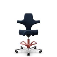 HÅG Capisco 8106 - Sirdal (GU) - Wol - SRD780 Dark blue - Framekleur - Blush Rose - Gasveer - 200 mm (Zithoogte 46-64cm) - Vloercontact - Harde wielen t.b.v. zachte vloeren - Voetenring - Ja, in framekleur - Voetster - Ja, voetster in gepolijst aluminium