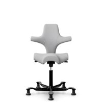 HÅG Capisco 8106 - Steelcut Trio 3 (Kvadrat) - Laine / Polyamide - STT133 - Light grey - Noir - 150 mm (hauteur d’assise 40–55 cm) - Patins