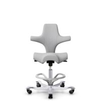 HÅG Capisco 8106 - Steelcut Trio 3 (Kvadrat) - Laine / Polyamide - STT133 - Light grey - Argent - 200 mm (hauteur d’assise 46–64 cm) - Roues dures pour sols souples