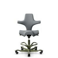 HÅG Capisco 8106 - Steelcut Trio 3 (Kvadrat) - Laine / Polyamide - STT153 - Grey - Moss Grey - 200 mm (hauteur d’assise 46–64 cm) - Roues souples pour sols durs