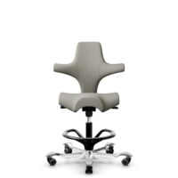 HÅG Capisco 8106 - Steelcut Trio 3 (Kvadrat) - Laine / Polyamide - STT253 - Beige-grey - Noir - 265 mm (hauteur d’assise 53–79 cm) - Roues souples pour sols durs