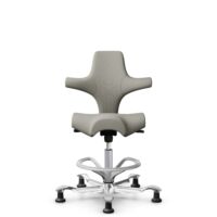 HÅG Capisco 8106 - Steelcut Trio 3 (Kvadrat) - Laine / Polyamide - STT253 - Beige-grey - Argent - 265 mm (hauteur d’assise 53–79 cm) - Patins