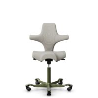 HÅG Capisco 8106 - Steelcut Trio 3 (Kvadrat) - Wol / Polyamide - STT213 - Light beige - Framekleur - Moss Grey - Gasveer - 150 mm (Zithoogte 40-55cm) - Vloercontact - Harde wielen t.b.v. zachte vloeren - Voetenring - Nee, geen voetenring - Voetster - N...