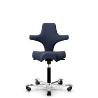 HÅG Capisco 8106 - Steelcut Trio 3 (Kvadrat) - Laine / Polyamide - STT796 - Blue - Noir - 150 mm (hauteur d’assise 40–55 cm) - Roues dures pour sols souples