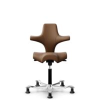 HÅG Capisco 8106 - Paloma Soft (Wollsdorf) - Cuero semi-anilina - PL05429 Cognac - Black - 150mm (seat height 40–55cm) - Glides
