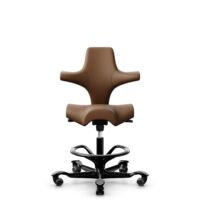 HÅG Capisco 8106 - Paloma Soft (Wollsdorf) - Cuir semi-aniline - PL05429 Cognac - Noir - 265 mm (hauteur d’assise 53–79 cm) - Roues souples pour sols durs