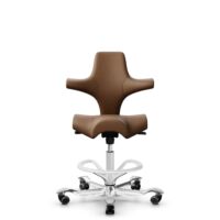 HÅG Capisco 8106 - Paloma Soft (Wollsdorf) - Cuero semi-anilina - PL05429 Cognac - White - 265 mm (seat height 53-79cm) - Hard castors for soft floors