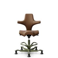 HÅG Capisco 8106 - Paloma Soft (Wollsdorf) - Cuero semi-anilina - PL05429 Cognac - Moss Grey - 265 mm (seat height 53-79cm) - Glides