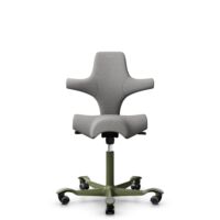 HÅG Capisco 8106 - Cura Loop (Gabriel) - Recyceltes Polyester - CLP60110 Light grey - Moss Grey - 265 mm (Sitzhöhe 53-79cm) - Harte Rollen für weiche Böden