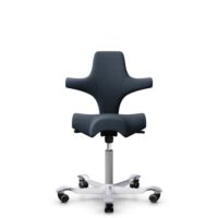 HÅG Capisco 8106 - Cura Loop (Gabriel) - Polyester recyclé - CLP66165 Blue - Argent - 265 mm (hauteur d’assise 53–79 cm) - Roues souples pour sols durs