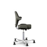 HÅG Capisco 8106 - Capture (Gabriel) - Laine / Polyamide - CPT4401 - Warm grey - Argent - 265 mm (hauteur d’assise 53–79 cm) - Patins