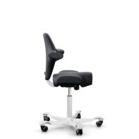 HÅG Capisco 8106 - Paloma Soft (Wollsdorf) - Cuero semi-anilina - ATG55185 - Charcoal - White - 265 mm (seat height 53-79cm) - Hard castors for soft floors