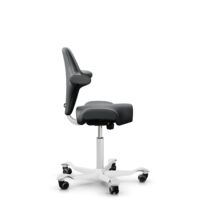 HÅG Capisco 8106 - Paloma Soft (Wollsdorf) - Cuir semi-aniline - ATG55206 - Grey - Blanc - 265 mm (hauteur d’assise 53–79 cm) - Roues souples pour sols durs