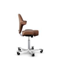 HÅG Capisco 8106 - Elmosoft (Elmo) - Semi-Anilinleder - EL33004 - Silber - 200 mm (Sitzhöhe 46-64cm) - Harte Rollen für weiche Böden