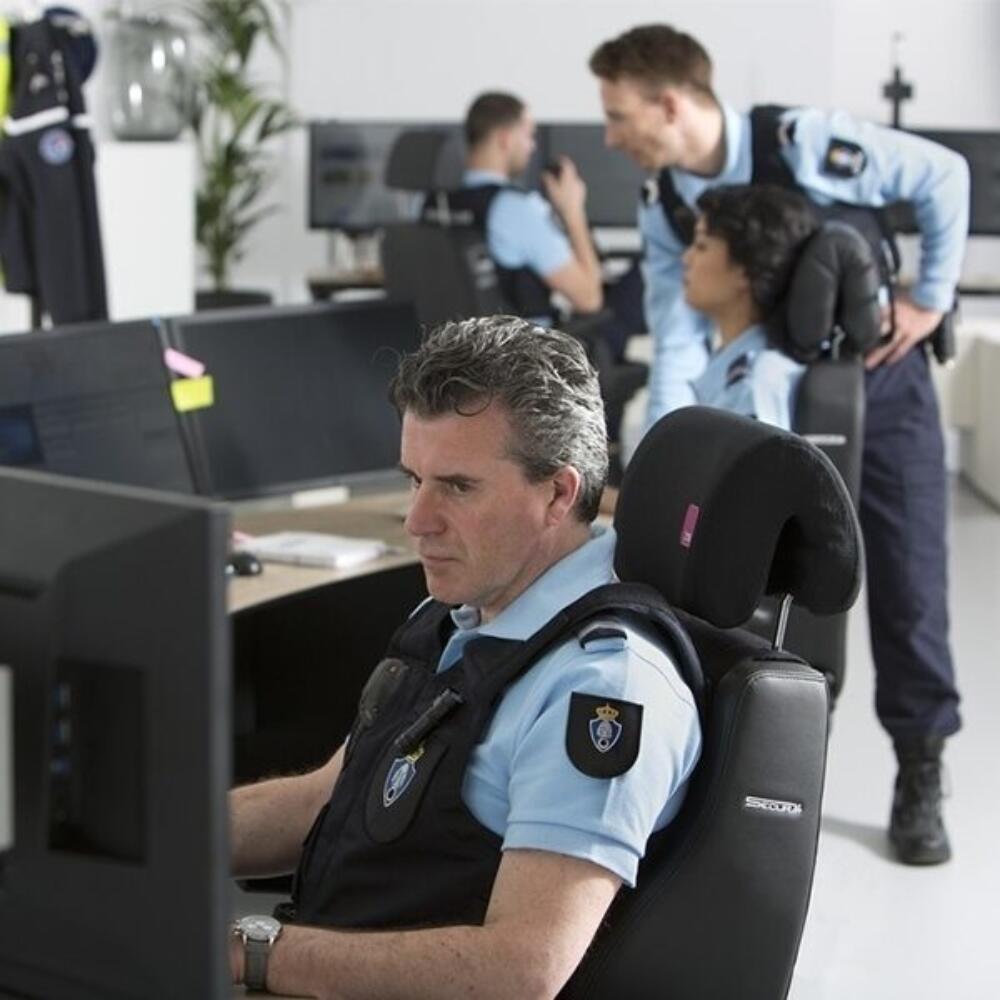 Werkplekinrichting met BMA Secur Exclusive RH 24-uurs Bureaustoel – Zwart