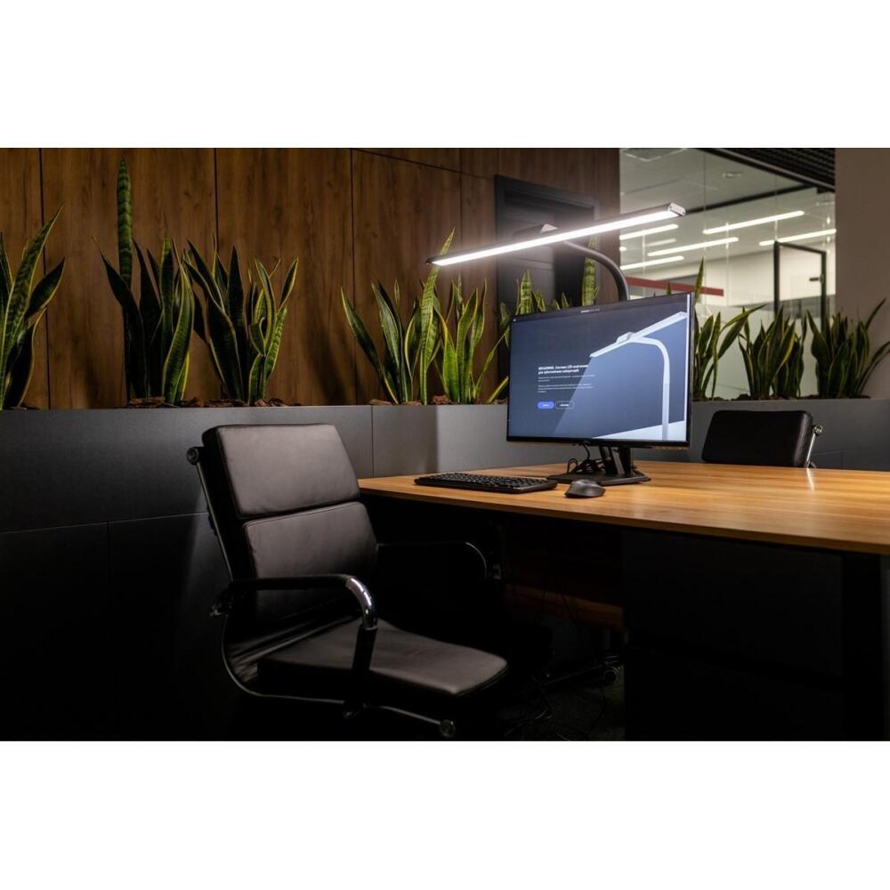 Broadwing TLC-9000 plus to ergonomiczne oświetlenie biurowe w kolorze czarnym.