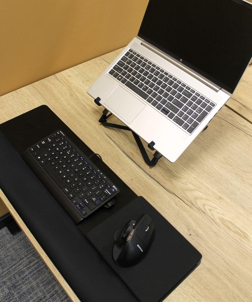 Combirest polssteun t b v muis en toetsenbord  op het bureau met toetsenbord en muis