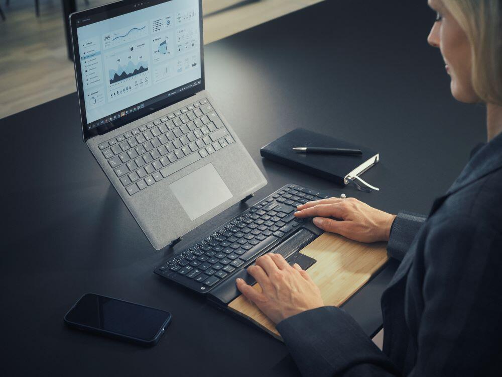 Aan het werk op de Contour Balance ergonomisch toetsenbord draadloos US