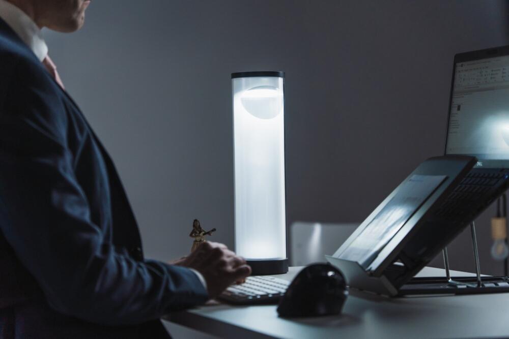 BakkerElkhuizen EnergyByLight bureaulamp in het donker