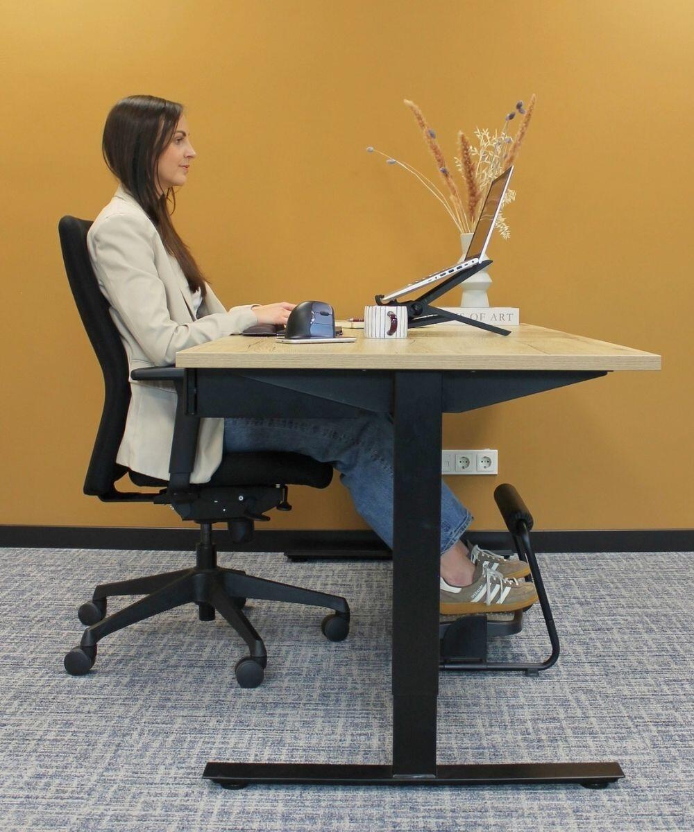 Ergonomische bureaustoel Smooth zwart zijaanzicht gebruikersfoto