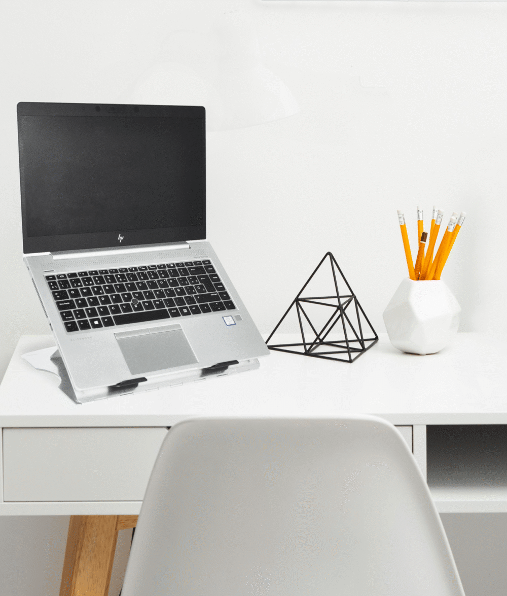 Ergowork Laptopstandaard Draaibaar met laptop op bureau