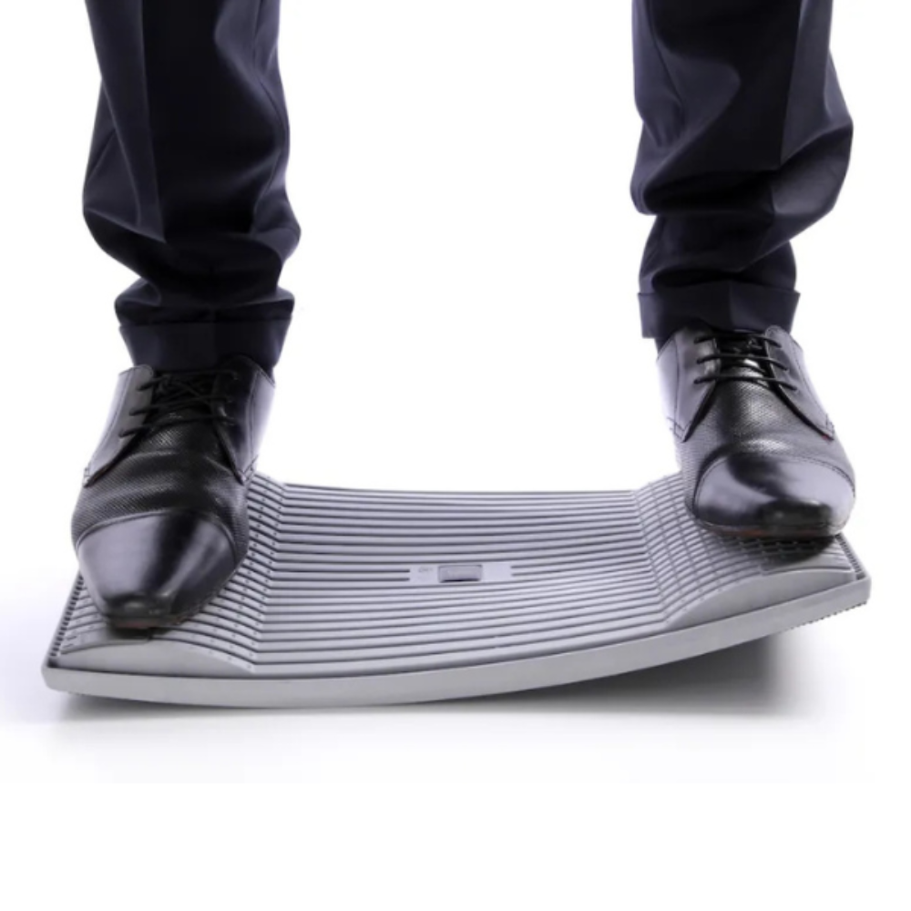 in beweging op het GYMBA Aktivboard Graphite Balansbord