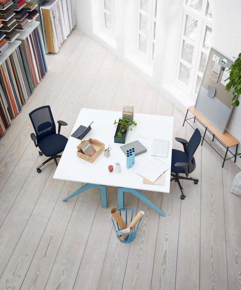HÅG Futu Mesh 1100 S Ergonomische bureaustoel Zwart  in werkruimte