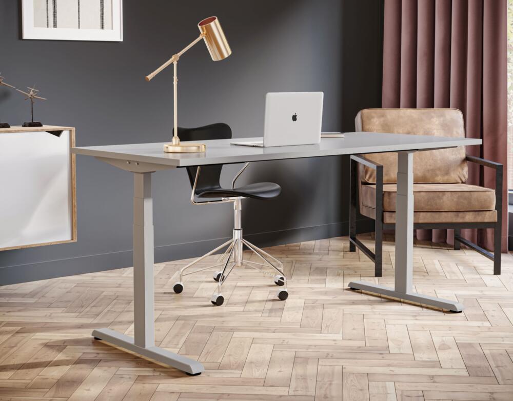 STEELFORCE 1050 Elektrisch Bureau Onderstel Zilver met blad in ruimte met bureaustoel