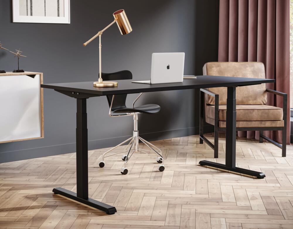 STEELFORCE 1050 Elektrisch Bureau Onderstel Zwart met zwart blad in kantooromgeving