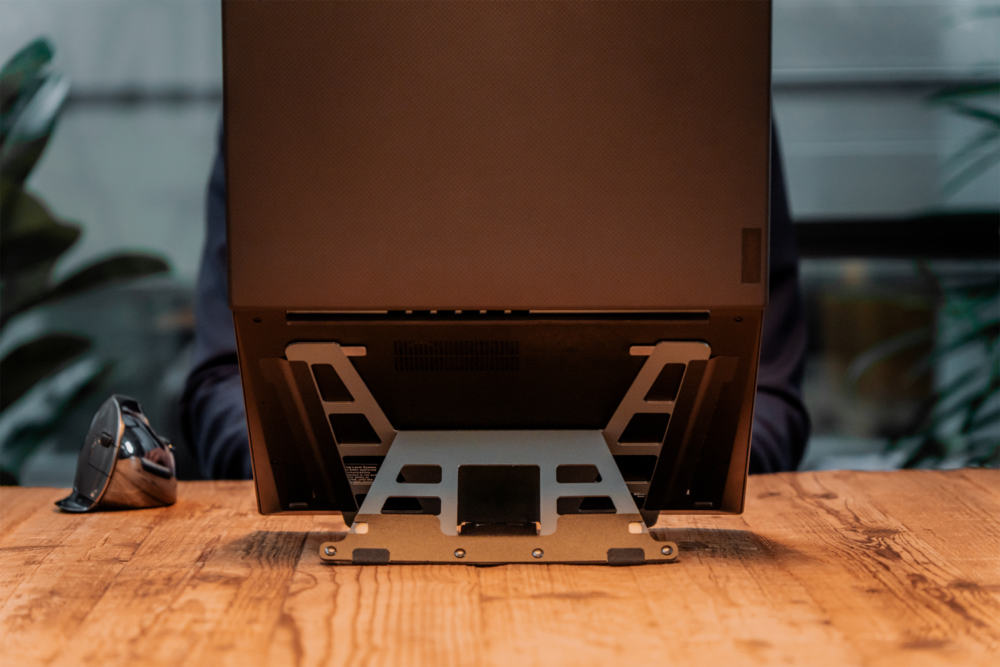 Achterkant Ultrastand Universal laptopstandaard  met laptop