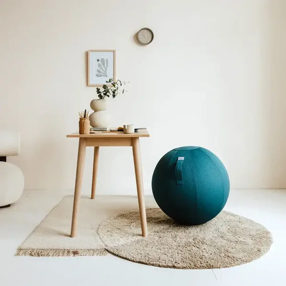 Vluv BOL LEIV Zitbal 60 65 cm Dark Petrol  bij het bureau