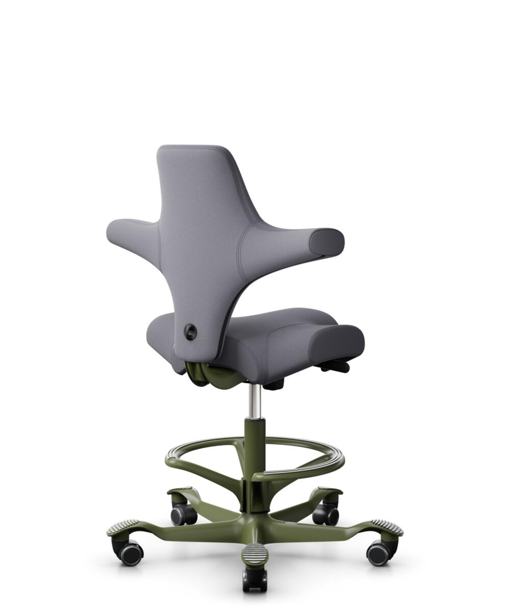 HÅG Capisco 8106 - Xtreme (Camira) - Gerecycled Polyester - EXR081 - Grey - Framekleur - Moss Grey - Gasveer - 265 mm (Zithoogte 53-79cm) - Vloercontact - Zachte wielen t.b.v. harde vloeren - Voetenring - Ja, in framekleur - Voetster - Nee, voetster in... - 3