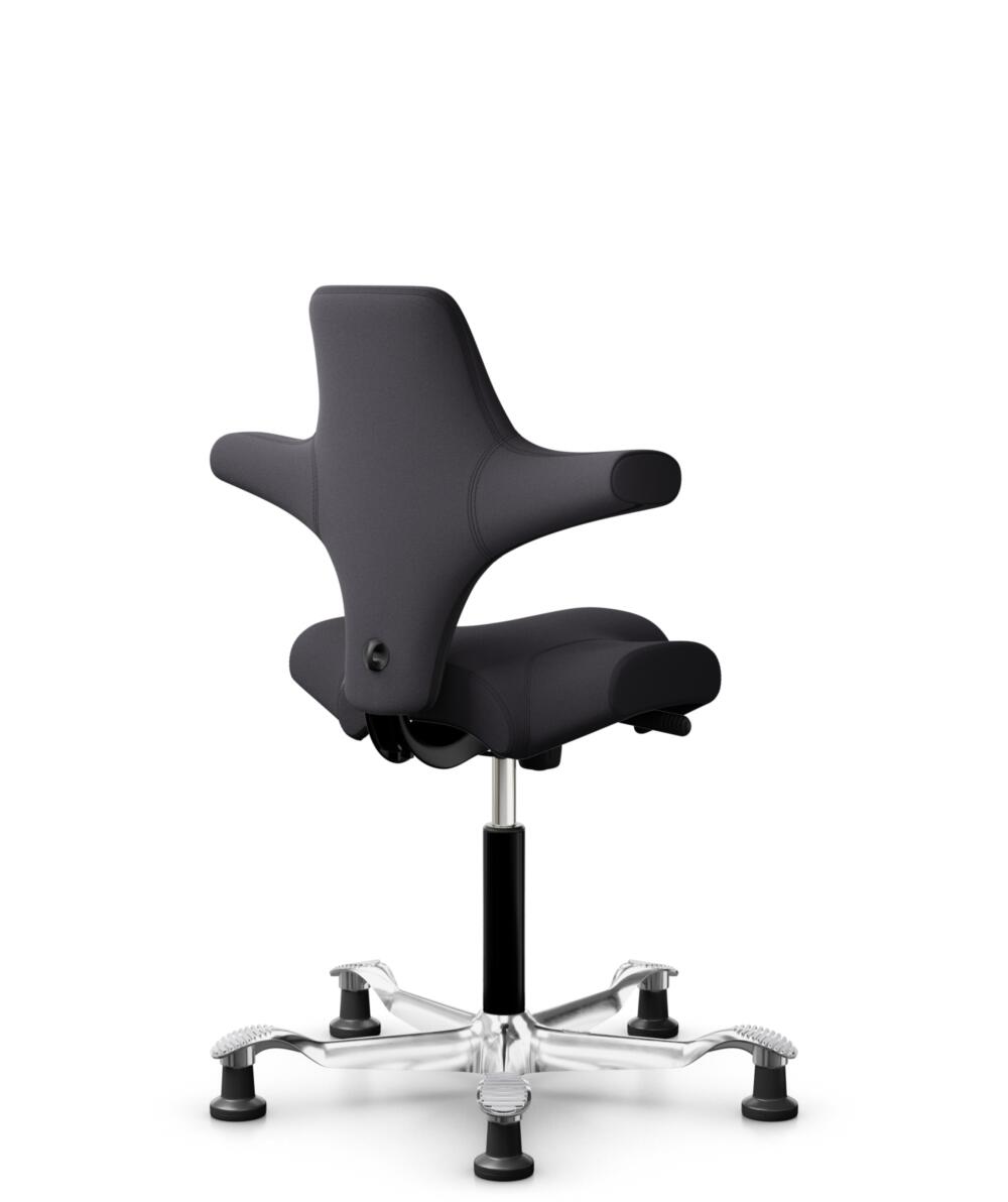 HÅG Capisco 8106 - Xtreme (Camira) - Gerecycled Polyester - EXR145 - Charcoal - Framekleur - Zwart - Gasveer - 265 mm (Zithoogte 53-79cm) - Vloercontact - Glijdoppen - Voetenring - Nee, geen voetenring - Voetster - Ja, voetster in gepolijst aluminium - 3