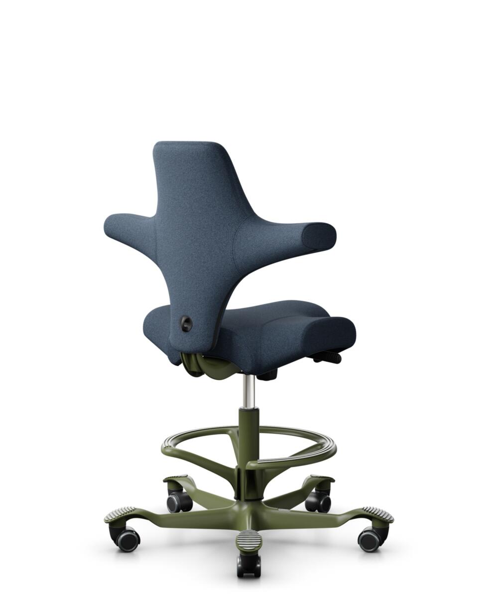 HÅG Capisco 8106 - Capture (Gabriel) - Wol / Polyamide - CPT6001 - Dark blue - Framekleur - Moss Grey - Gasveer - 265 mm (Zithoogte 53-79cm) - Vloercontact - Zachte wielen t.b.v. harde vloeren - Voetenring - Ja, in framekleur - Voetster - Nee, voetster... - 1