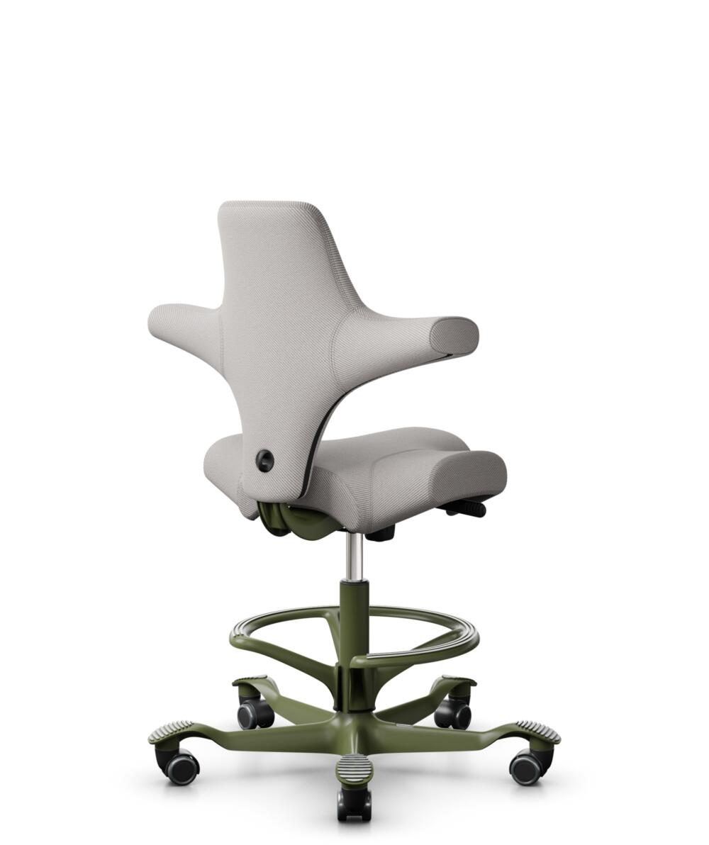 HÅG Capisco 8106 - Oceanic (Camira) - Gerecycled Polyester - OCI014 - Light beige - Framekleur - Moss Grey - Gasveer - 200 mm (Zithoogte 46-64cm) - Vloercontact - Harde wielen t.b.v. zachte vloeren - Voetenring - Ja, in framekleur - Voetster - Nee, voe... - 3