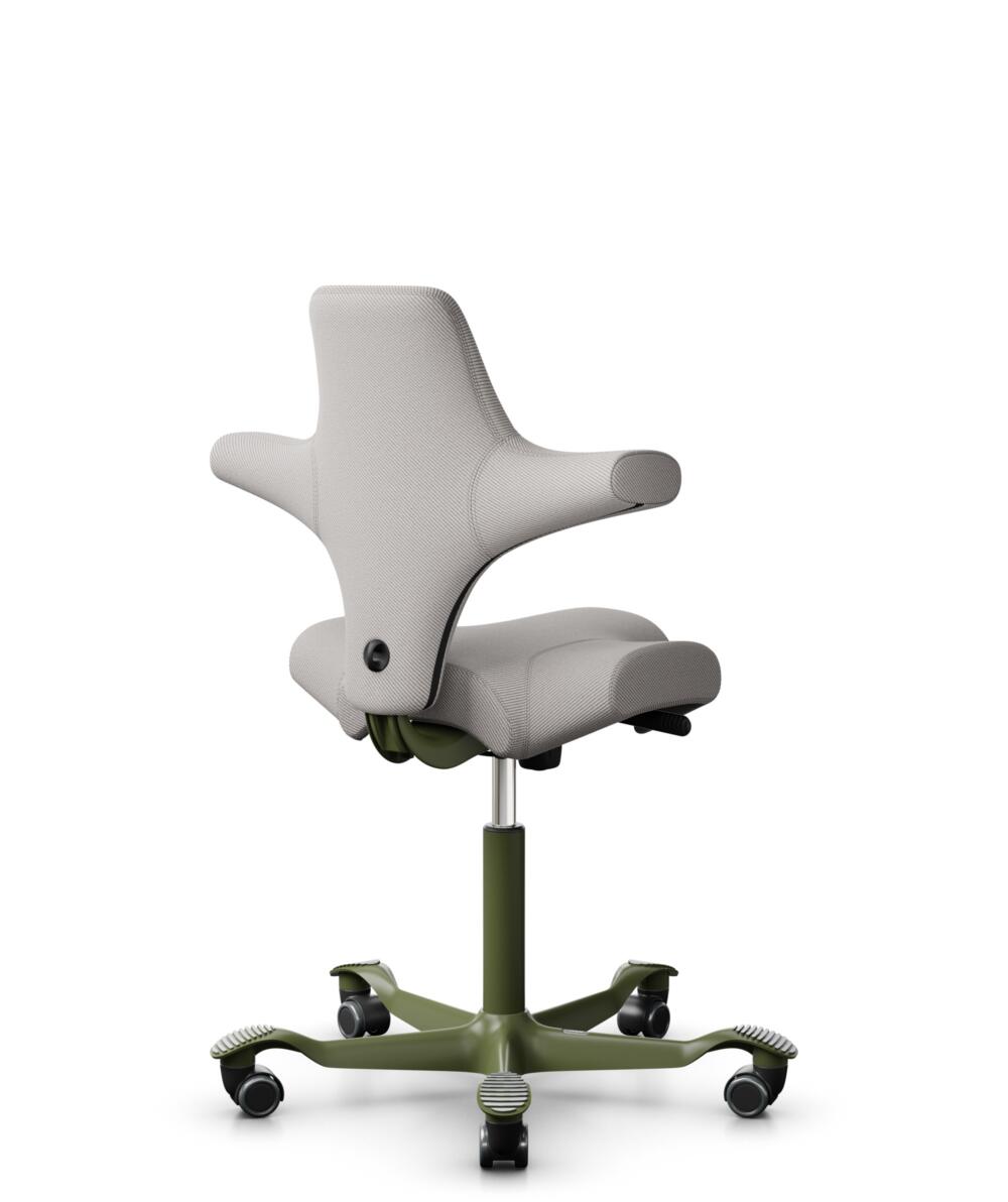 HÅG Capisco 8106 - Oceanic (Camira) - Gerecycled Polyester - OCI014 - Light beige - Framekleur - Moss Grey - Gasveer - 200 mm (Zithoogte 46-64cm) - Vloercontact - Zachte wielen t.b.v. harde vloeren - Voetenring - Nee, geen voetenring - Voetster - Nee, ... - 3