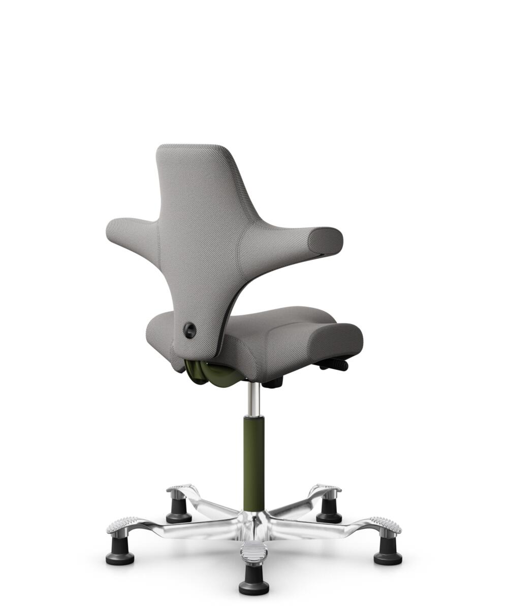 HÅG Capisco 8106 - Oceanic (Camira) - Gerecycled Polyester - OCI008 - Warm grey - Framekleur - Moss Grey - Gasveer - 150 mm (Zithoogte 40-55cm) - Vloercontact - Glijdoppen - Voetenring - Nee, geen voetenring - Voetster - Ja, voetster in gepolijst alumi... - 3