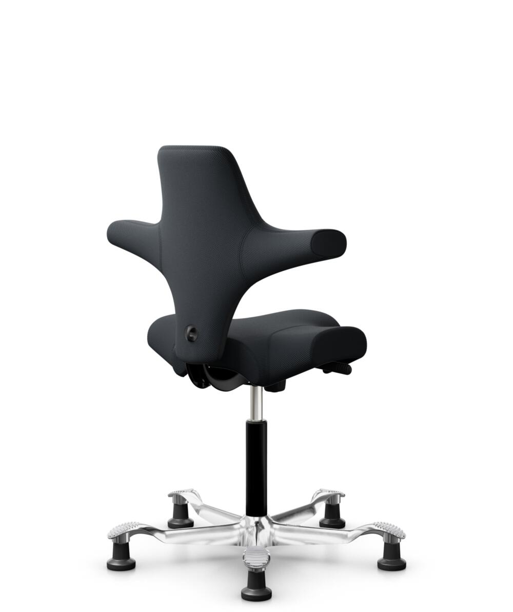HÅG Capisco 8106 - Oceanic (Camira) - Gerecycled Polyester - OCI001 - Black - Framekleur - Zwart - Gasveer - 150 mm (Zithoogte 40-55cm) - Vloercontact - Glijdoppen - Voetenring - Nee, geen voetenring - Voetster - Ja, voetster in gepolijst aluminium - 3