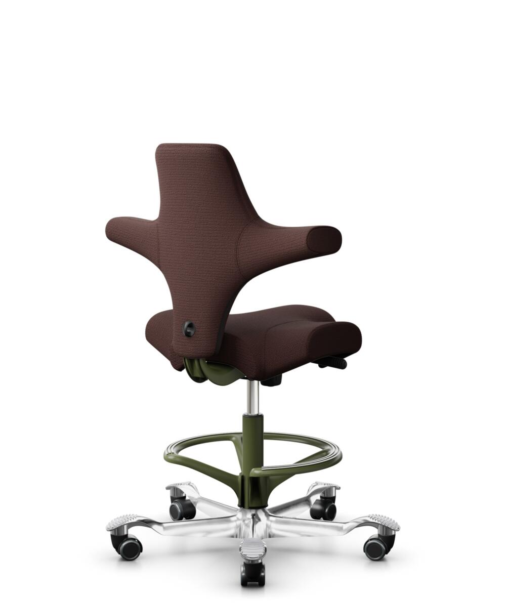 HÅG Capisco 8106 - Sirdal (GU) - Wol - SRD480 - Chestnut - Framekleur - Moss Grey - Gasveer - 200 mm (Zithoogte 46-64cm) - Vloercontact - Zachte wielen t.b.v. harde vloeren - Voetenring - Ja, in framekleur - Voetster - Ja, voetster in gepolijst aluminium - 3