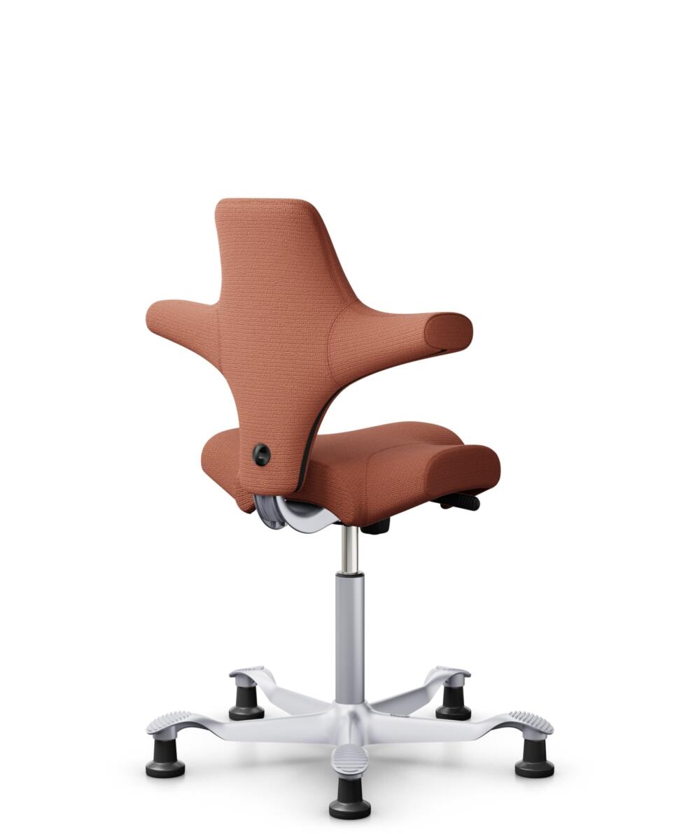 HÅG Capisco 8106 - Sirdal (GU) - Wol - SRD630 - Brick red - Framekleur - Zilver - Gasveer - 200 mm (Zithoogte 46-64cm) - Vloercontact - Glijdoppen - Voetenring - Nee, geen voetenring - Voetster - Nee, voetster in framekleur - 3