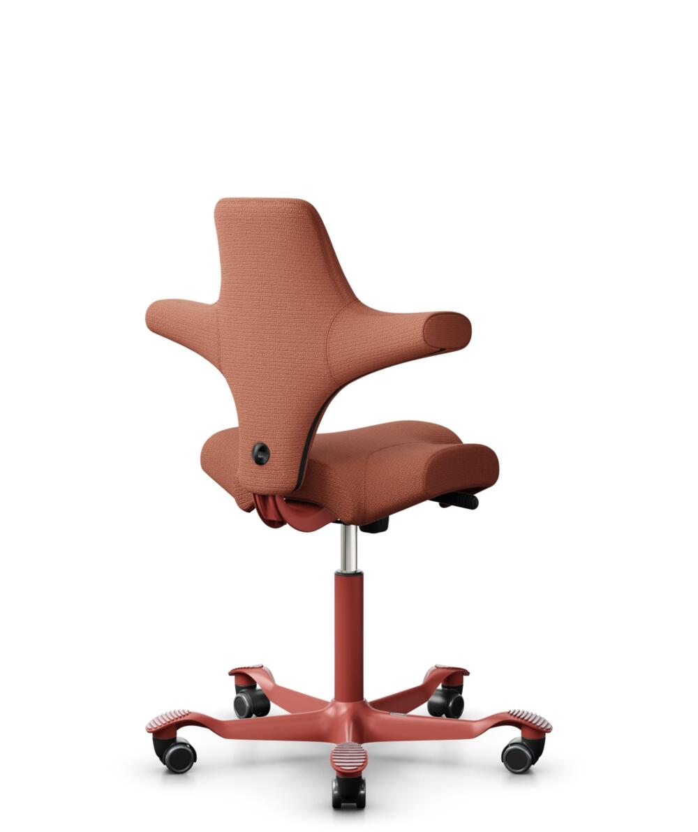 HÅG Capisco 8106 - Sirdal (GU) - Wol - SRD630 - Brick red - Framekleur - Blush Rose - Gasveer - 200 mm (Zithoogte 46-64cm) - Vloercontact - Harde wielen t.b.v. zachte vloeren - Voetenring - Nee, geen voetenring - Voetster - Nee, voetster in framekleur - 3
