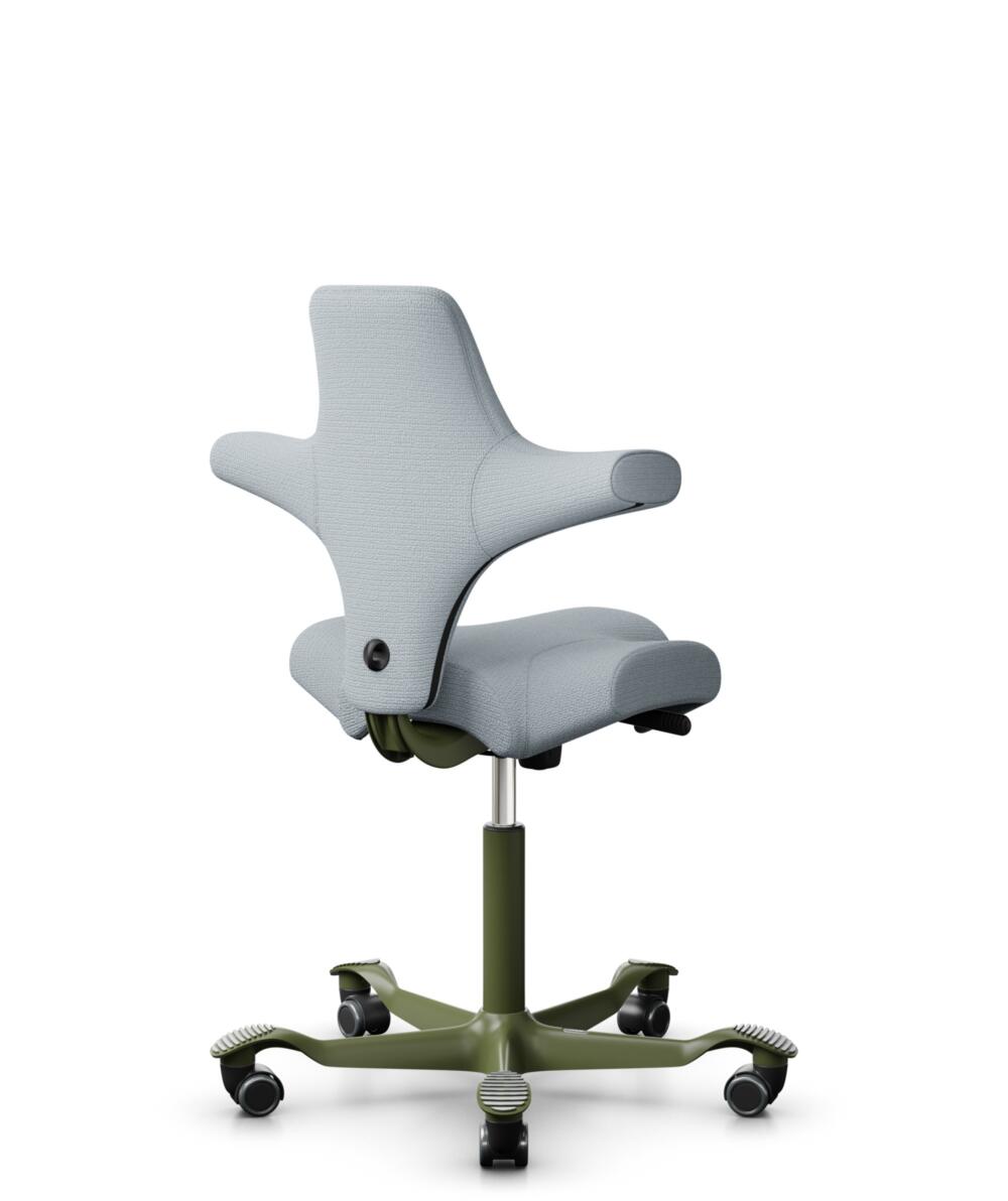 HÅG Capisco 8106 - Sirdal (GU) - Wol - SRD120 Light grey - Framekleur - Moss Grey - Gasveer - 265 mm (Zithoogte 53-79cm) - Vloercontact - Harde wielen t.b.v. zachte vloeren - Voetenring - Nee, geen voetenring - Voetster - Nee, voetster in framekleur - 3