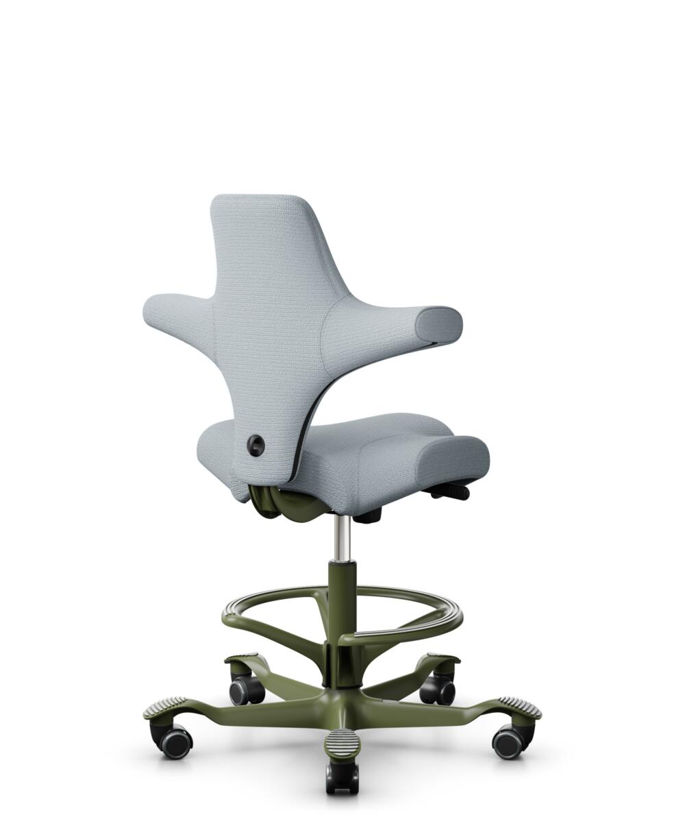HÅG Capisco 8106 - Sirdal (GU) - Wol - SRD120 Light grey - Framekleur - Moss Grey - Gasveer - 265 mm (Zithoogte 53-79cm) - Vloercontact - Harde wielen t.b.v. zachte vloeren - Voetenring - Ja, in framekleur - Voetster - Nee, voetster in framekleur - 3