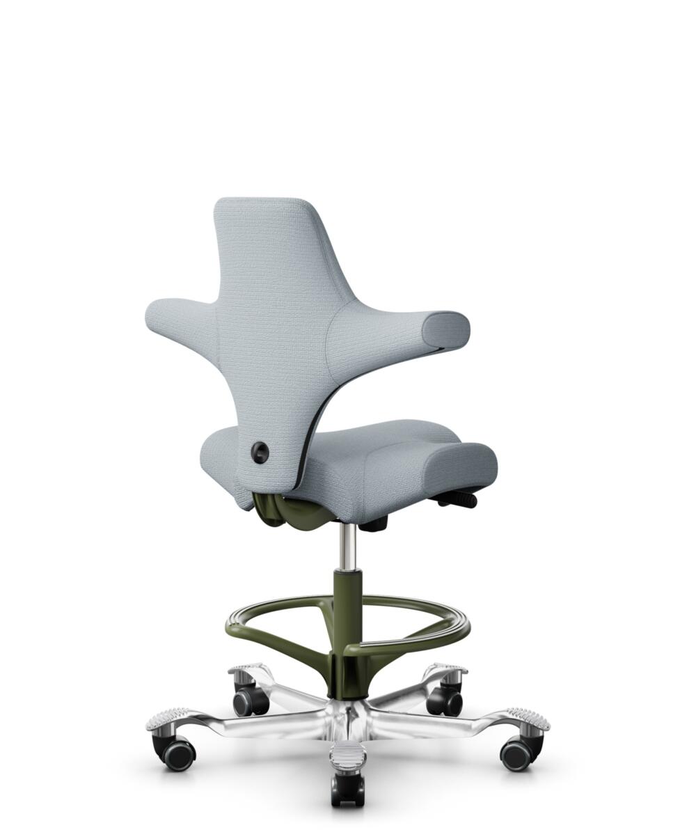 HÅG Capisco 8106 - Sirdal (GU) - Wol - SRD120 Light grey - Framekleur - Moss Grey - Gasveer - 265 mm (Zithoogte 53-79cm) - Vloercontact - Zachte wielen t.b.v. harde vloeren - Voetenring - Ja, in framekleur - Voetster - Ja, voetster in gepolijst aluminium - 3
